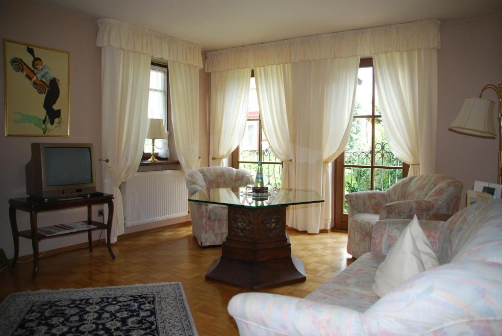 Hotel Krone Laudenbach  Rom bilde